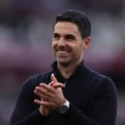 Arsenal told to target 'feeble' PSG goalkeeper in Champions League final