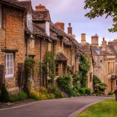 Burford: The Cotswolds Town That Rivals Bibury and Castle Combe