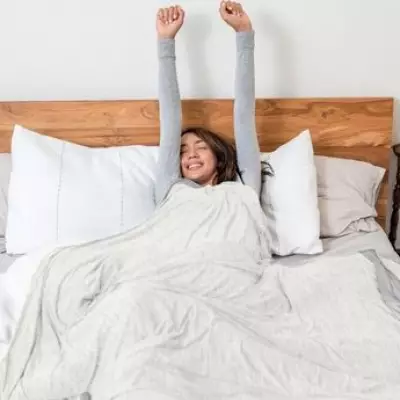 Cooling Blanket Gets Rave Reviews as 'Best Solution for Hot Summer Nights'