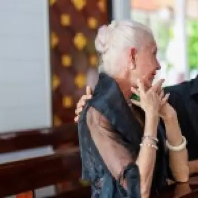 Etiquette Expert Reveals Worst Phrase to Say at a Funeral