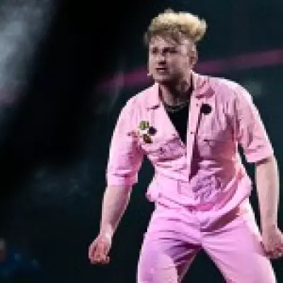 Eurovision Grand Final Rehearsal Hit by Curtain Malfunction and Prop Chaos