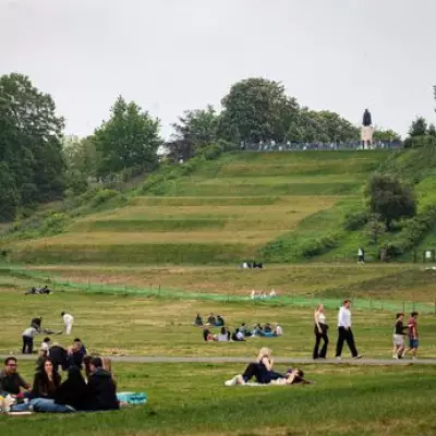 Greenwich Park's Grand Ascent Fenced Off to Save Grass, Locals Call It 'Ugly'