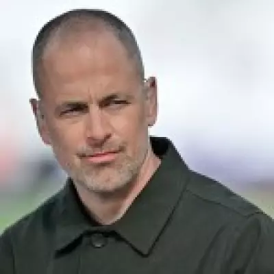 Joe Cole Urges Chelsea to Target Stones, Henderson, and Lewandowski