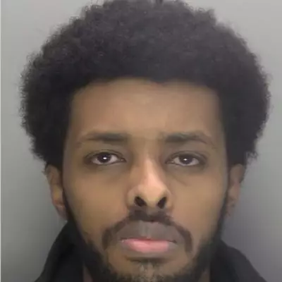 London Drug Dealers Toss Crack Cocaine Out Window During Police Raid