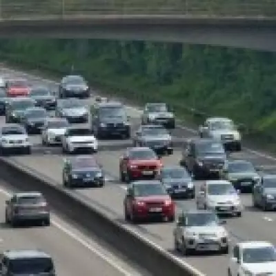 M25 delays after lorry crash causes 56-minute weekend traffic jams