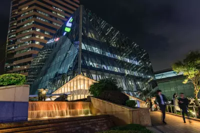 Standard Chartered Plans Thousands of Back-Office Job Cuts in AI Push