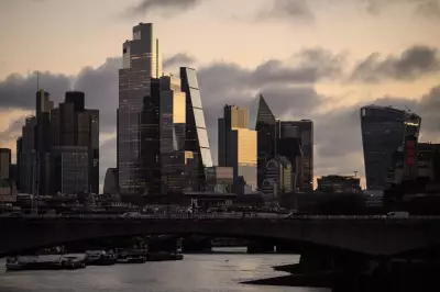 UK Businesses Cut Jobs for 19 Months as Growth Holds Up Despite Inflation