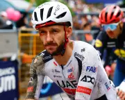 Adam Yates Out of Giro d'Italia After 30-Rider Crash Causes Concussion