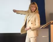 Amandaland Season 2: Lucy Punch Returns as Insufferable Amanda