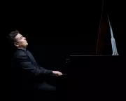 Arcadi Volodos Binds Schubert and Schumann with Warmth and Crystalline Technique