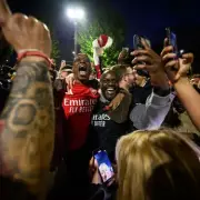 Arsenal Fan Runs Entire 9km Parade Route: Best Viewing Spots Revealed