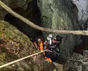 Australian Diver Rushes to Rescue Trapped in Flooded Laos Cave