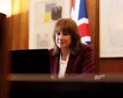 Bond Market Pressures Threaten UK Government Stability