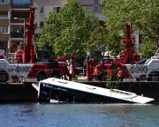Four Rescued After Bus Plunges into Seine Near Paris