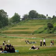 Greenwich Park's Grand Ascent Fenced Off to Save Grass, Locals Call It 'Ugly'