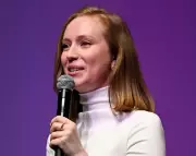 Hannah Einbinder Says Cost of Silence on Palestine Outweighs Career Loss