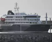 Hantavirus-Hit MV Hondius Evacuated in Tenerife as Tourists Flock to See Ship