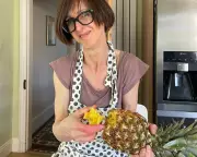 I Tried to Eat a Pineapple Without a Knife. It Was a Sticky Disaster