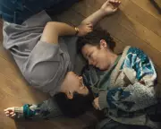Jimpa Review: Olivia Colman and John Lithgow Shine in Indulgent Queer Family Drama