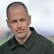 Joe Cole Urges Chelsea to Target Stones, Henderson, and Lewandowski