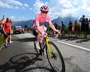 Jonas Vingegaard Dominates Giro d'Italia Stage 16 with Solo Win in Swiss Alps
