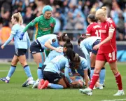 Knaak's Last-Gasp Header Fires Man City to WSL Title Brink
