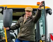 Reform UK Figures Promote JCB Pothole Machine After £200,000 Donation