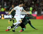 Sardar Azmoun's World Cup Exclusion Divides Iran Over Political Stance