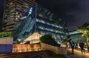 Standard Chartered Plans Thousands of Back-Office Job Cuts in AI Push