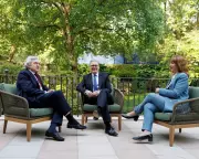 Starmer Enlists Brown and Harman as Advisers Amid Resignation Pressure