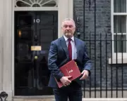 Steve Reed Warns Labour Against 'Doomscrolling' Through Leaders Like the Tories