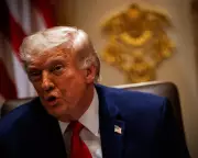 Trump Threatens to 'Blow Up' Oman Over Strait of Hormuz Tolls