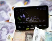 UK Inflation Drops to 2.8% in April, But Economists Warn of Iran War Impact