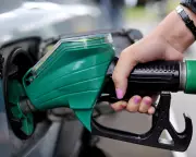 UK Retail Sales Fall Sharply as Fuel Purchases Drop 10% in April