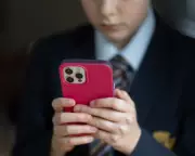 US Study Finds Phone Bans in Schools Have 'Close to Zero' Impact on Learning