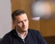 Wes Streeting Calls for Partial Social Media Ban for Under-16s