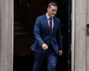 Wes Streeting Plans to Resign and Challenge Starmer for Labour Leadership