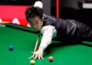 Wu Yize Powers to 6-2 Lead Over Mark Allen in World Snooker Semi-Final
