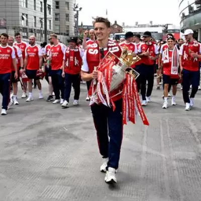 Arsenal's Odegaard hilariously hits police officer with ball during trophy parade