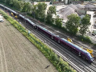 Bedford train crash driver passed red signal before fatal collision