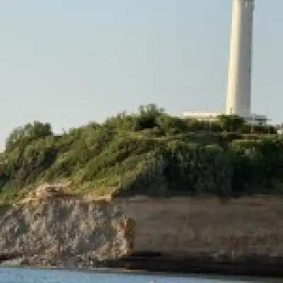Diver killed, another missing after cliff collapse in Biarritz, France