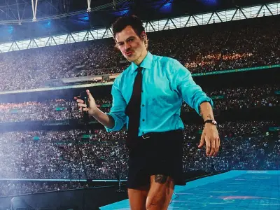 Harry Styles' microphone blunder at Wembley caught on camera