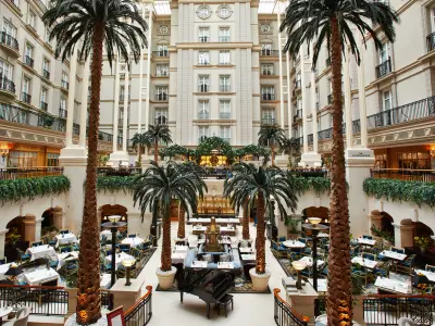 Landmark London: Grand Railway Hotel with Luxurious Rooms and Atrium
