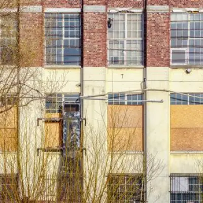 Londoner gets £2,500 after living with boarded-up window for 9 months