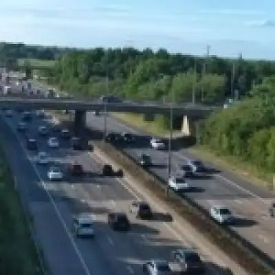 M25 crash causes 33-minute delays and 3-mile congestion in Surrey
