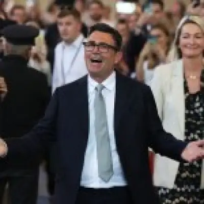Poll shows public backs Andy Burnham over Badenoch and Farage as PM