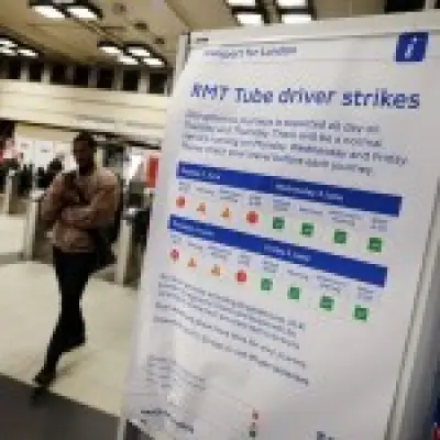 Severe Tube delays as red heat warning issued for London amid 40°C scorcher