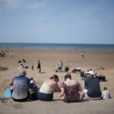 UK temperatures to hit 37C as Met Office issues extreme heat warning