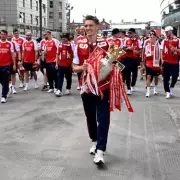 Arsenal's Odegaard hilariously hits police officer with ball during trophy parade
