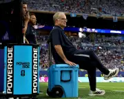 Bielsa faces former pupil De la Fuente as Uruguay need win to avoid World Cup exit